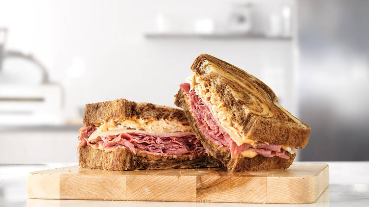 Corned beef Reuben