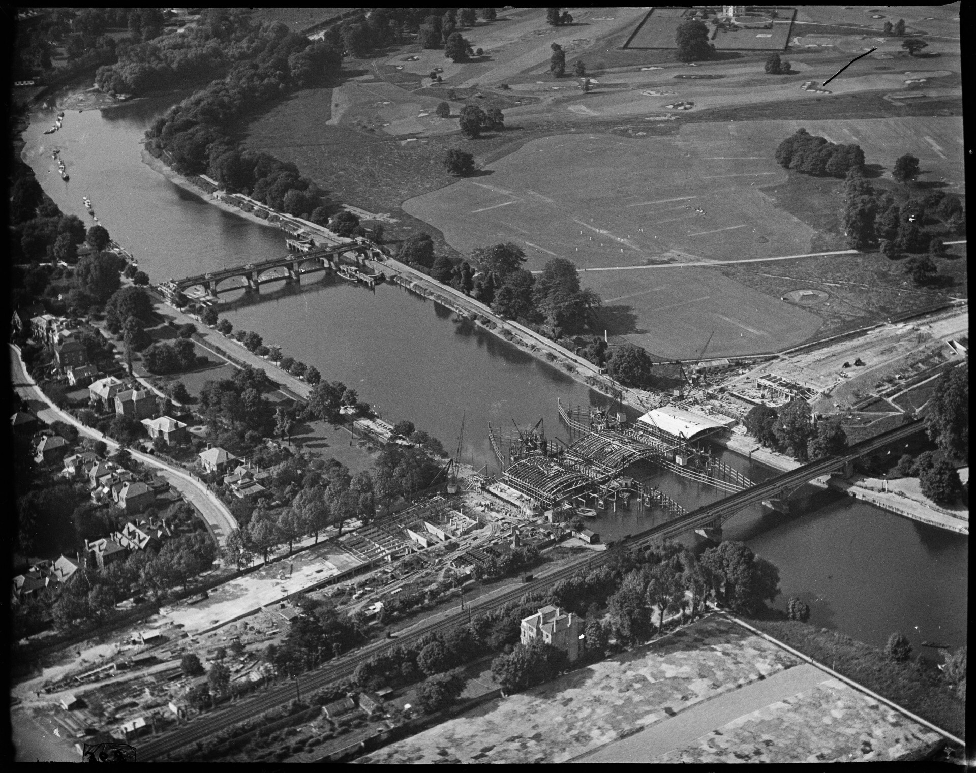 Twickenham Bridge in Historic England’s Air Pictures Portleven Collection