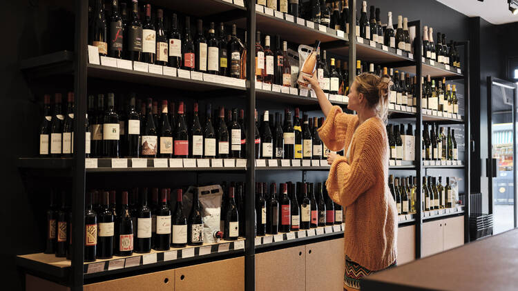 Yardarm bottle shop in Leyton