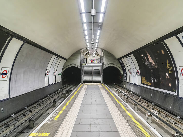 Is Clapham Common’s narrow tube platform dangerous? TfL says it has no plans to widen it