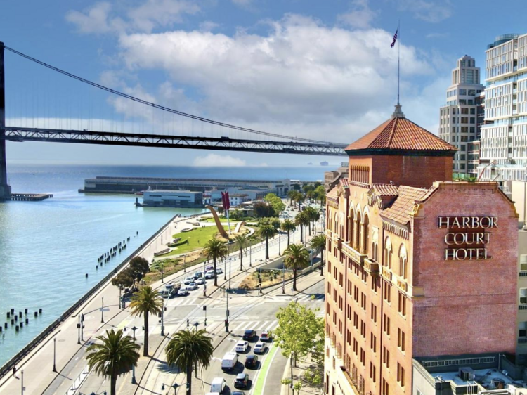 San Francisco hotel overlooking the harbour