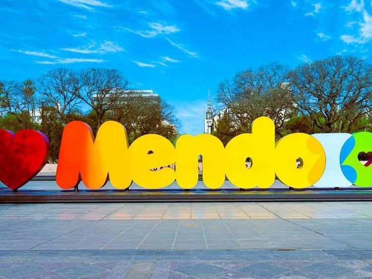 Amo Mendoza in Plaza Independencia