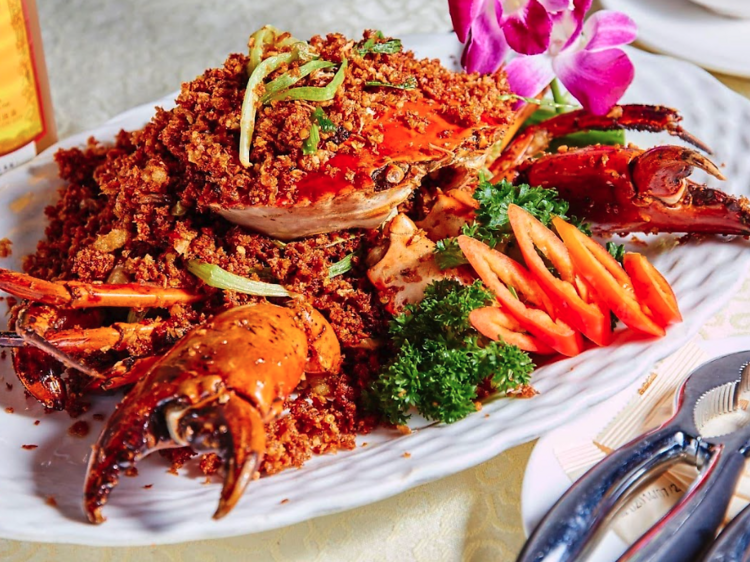 13. Sample typhoon shelter delights late into the night