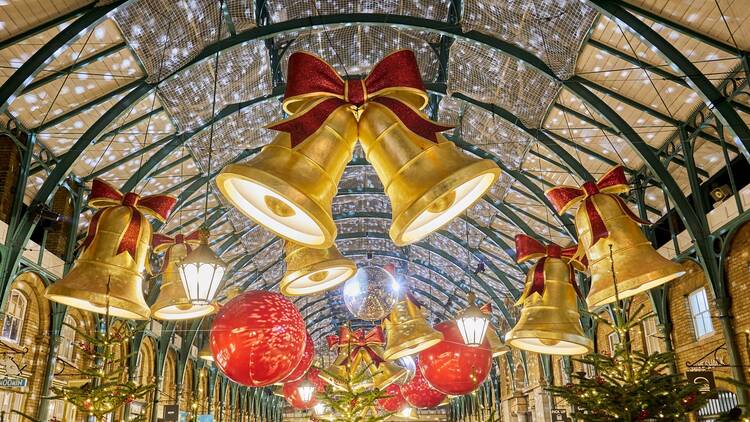 Christmas lights in Covent Garden 