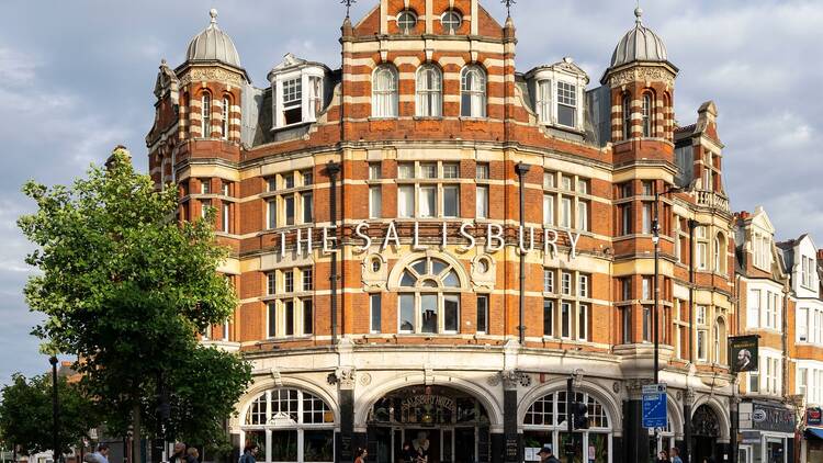 The Salisbury Hotel in Green Lanes