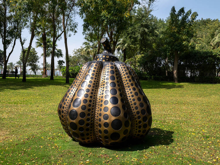 Pour Art Basel, une citrouille XXL de l’icône Yayoi Kusama visible gratuitement dans les rues de Paris