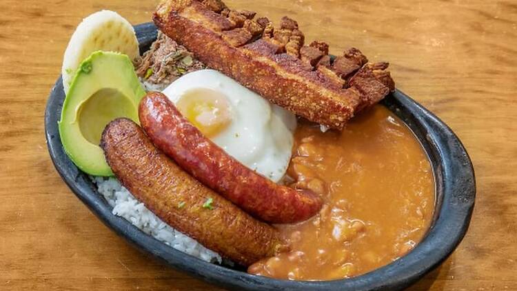 Bandeja paisa de Mi Tierra