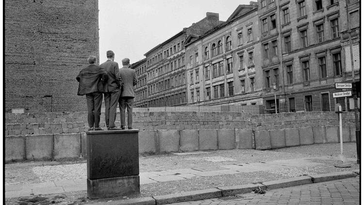 El Muro en Berlín Occidental, Alemania, 1962 Copia de plata en gelatina