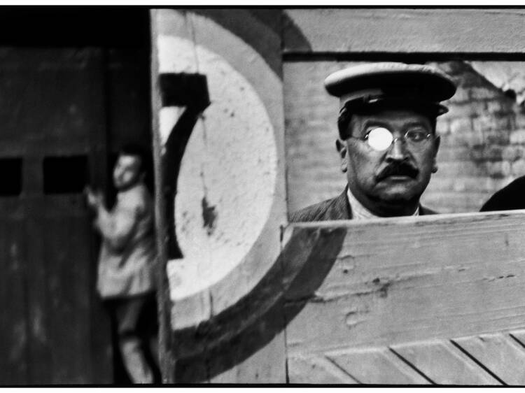 Henri Cartier-Bresson. 'Watch!, Watch!, Watch!'