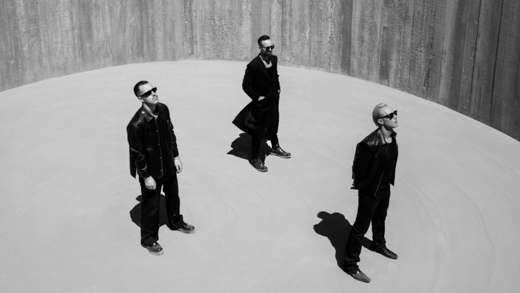 Rüfus Du Sol posed in sunglasses