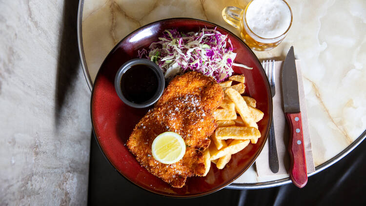 Chicken schnitzel with chips