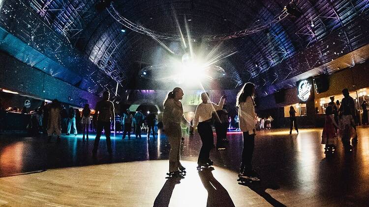 Tardes y noches de baile sobre patines