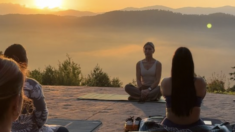 A mountaintop yoga retreat in Tennessee, TN