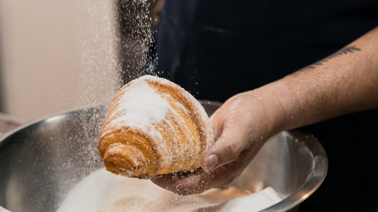 Croissant de muerto en Madre Café