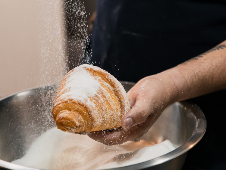 Croissant de muerto en Madre Café