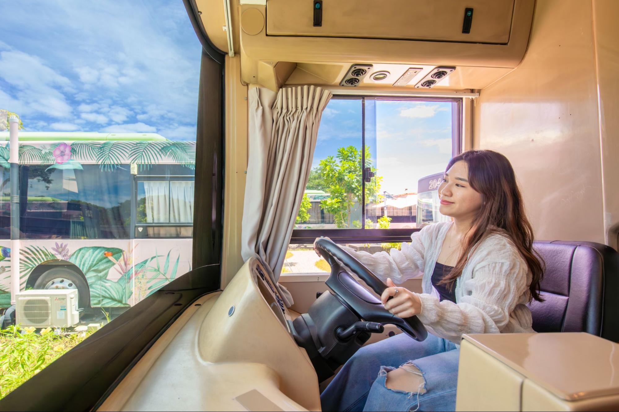 The Bus Collective - bus hotel in Singapore