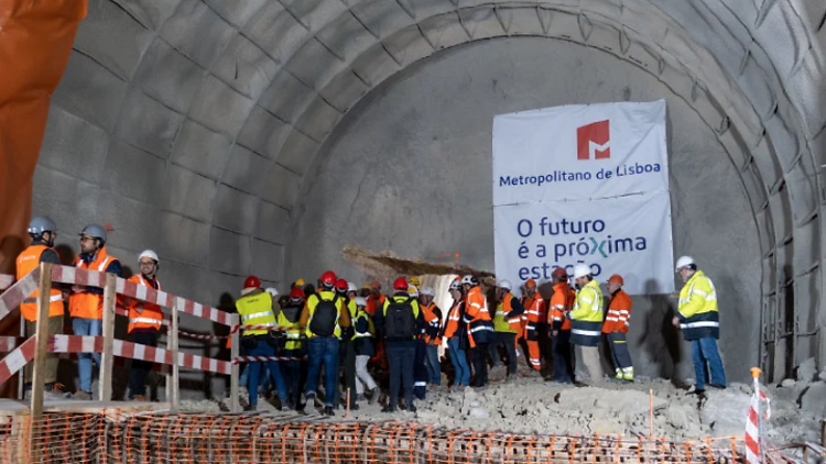 Túnel de ligação entre as estações da Estrela e de Santos