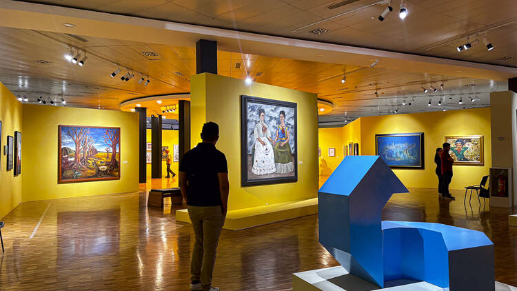 Una tuna y una torre de luz sobre un pupitre Museo de Arte Moderno