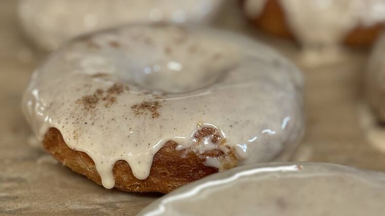 Apple cider and pumpkin spice latte at Union Square Donuts