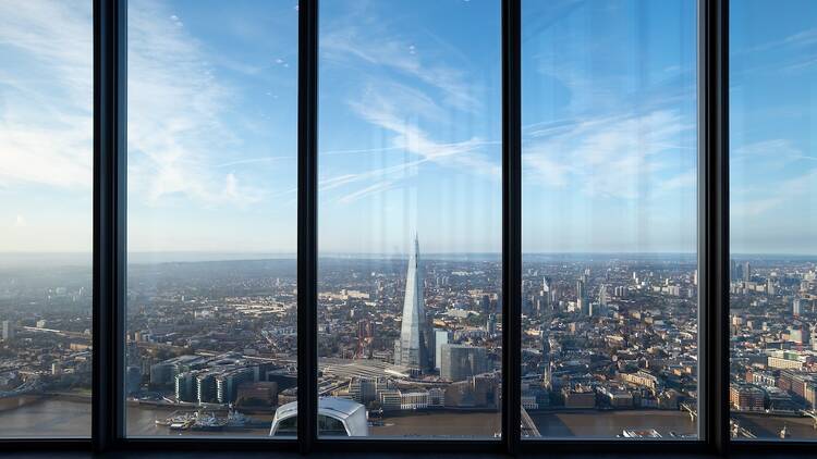 See London from above at Horizon 22