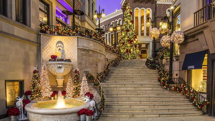 Rodeo Drive with holiday lights