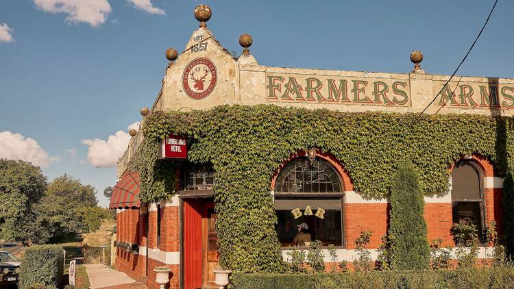 The front facade of the Farmers Arms pub in Daylesford.