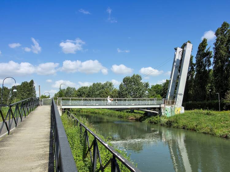 Cycle along Naviglio della Martesana