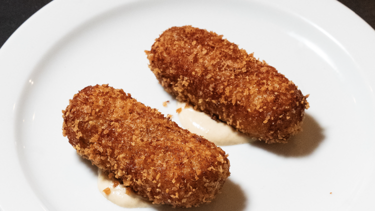 Oído, croquetes de pernil ibèric amb maionesa de ceps