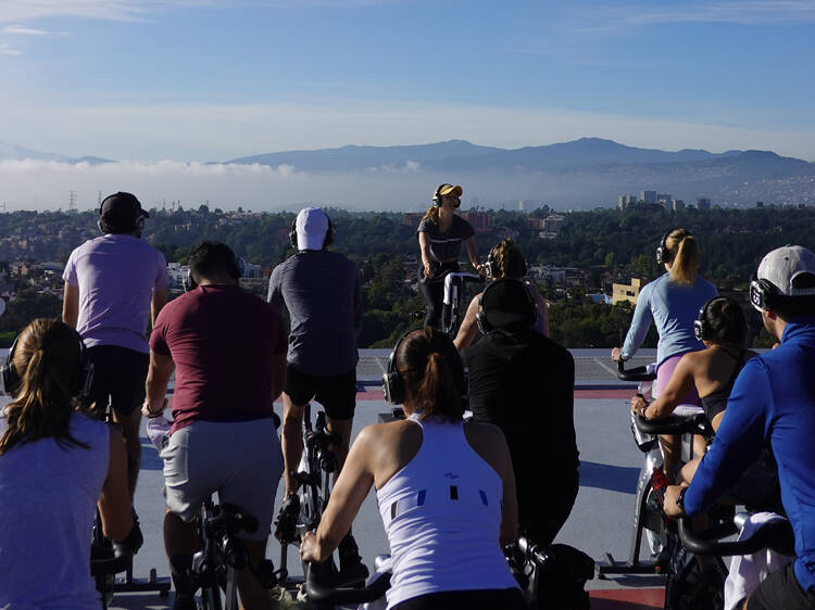 Clase de spinning en helipuerto por Síclo