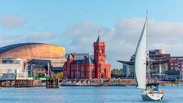 Cycle around Cardiff Bay