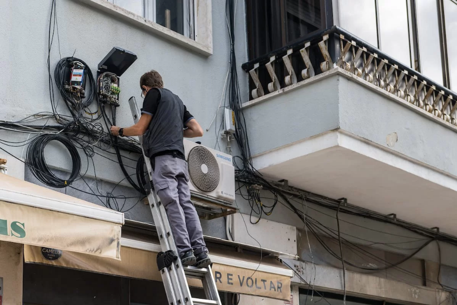 Lisbon's Bold Move: 20 Kilometers of Unsightly Cables Removed from City Facades