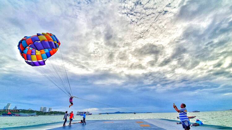 Parasailing in Ao Pattaya