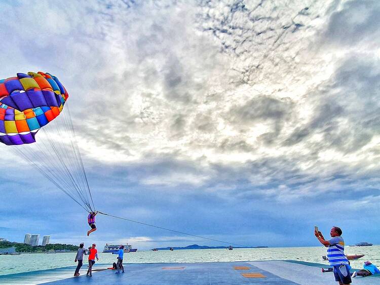 Parasailing in Ao Pattaya