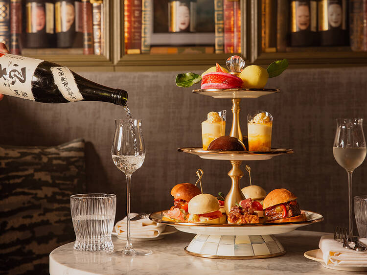 Save on an afternoon tea & unlimited cocktail experience at La Bibliothèque