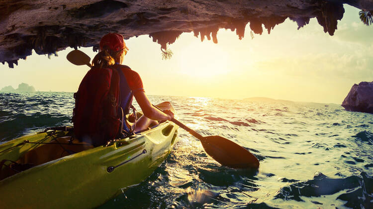 Paddle through Ban Bor Thor Caves