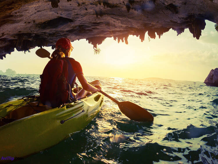 Paddle through Ban Bor Thor Caves