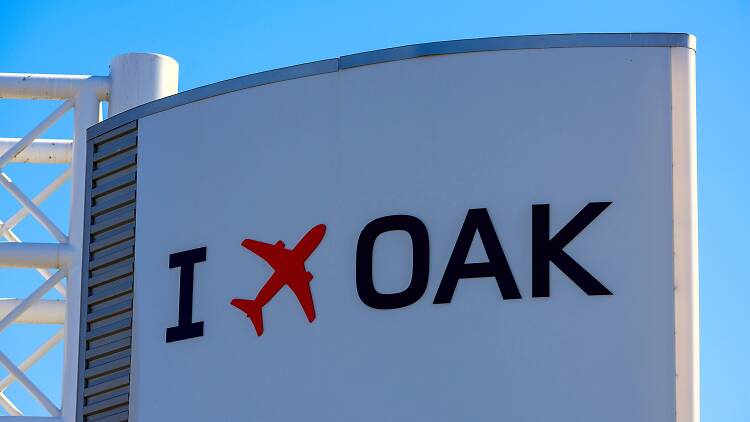 Oakland airport sign