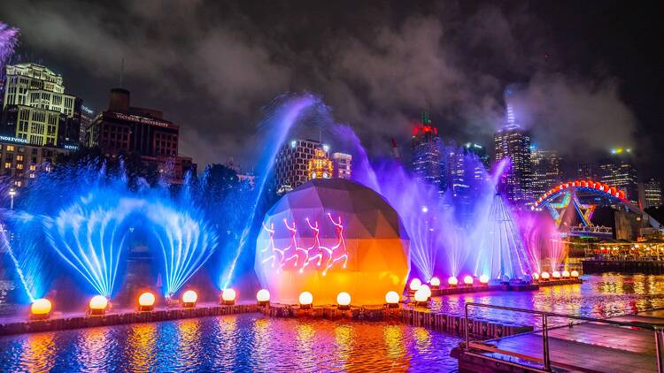 Lights and fountains on the Yarra River