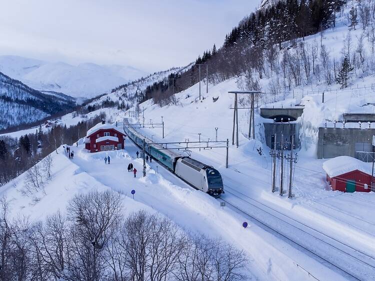 Així és l’espectacular tren nocturn que recorre el cercle polar àrtic per 50 euros