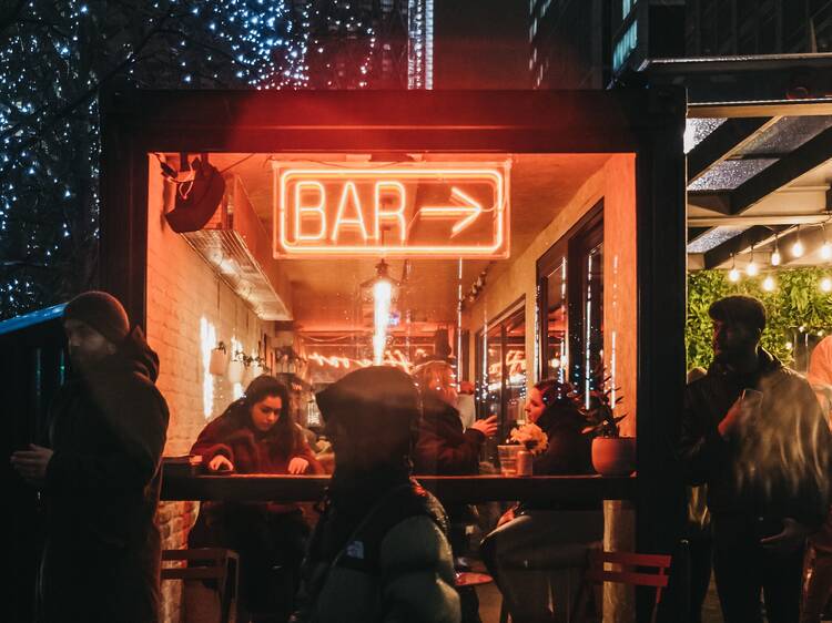 All the central London bars and pubs open past 1am (on Fridays and Saturdays)