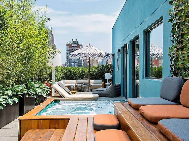 The 11 best hotels with in-room hot tubs in NYC