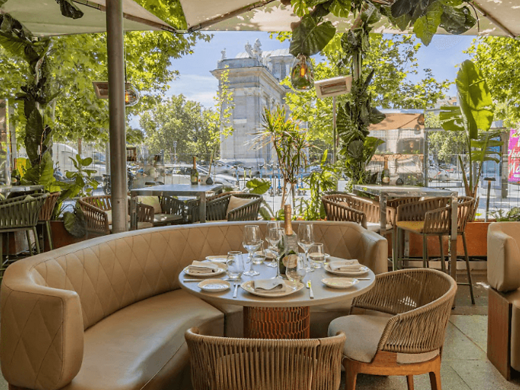 Puerta de Alcalá: restaurantes y bares a un paso del parque del Retiro