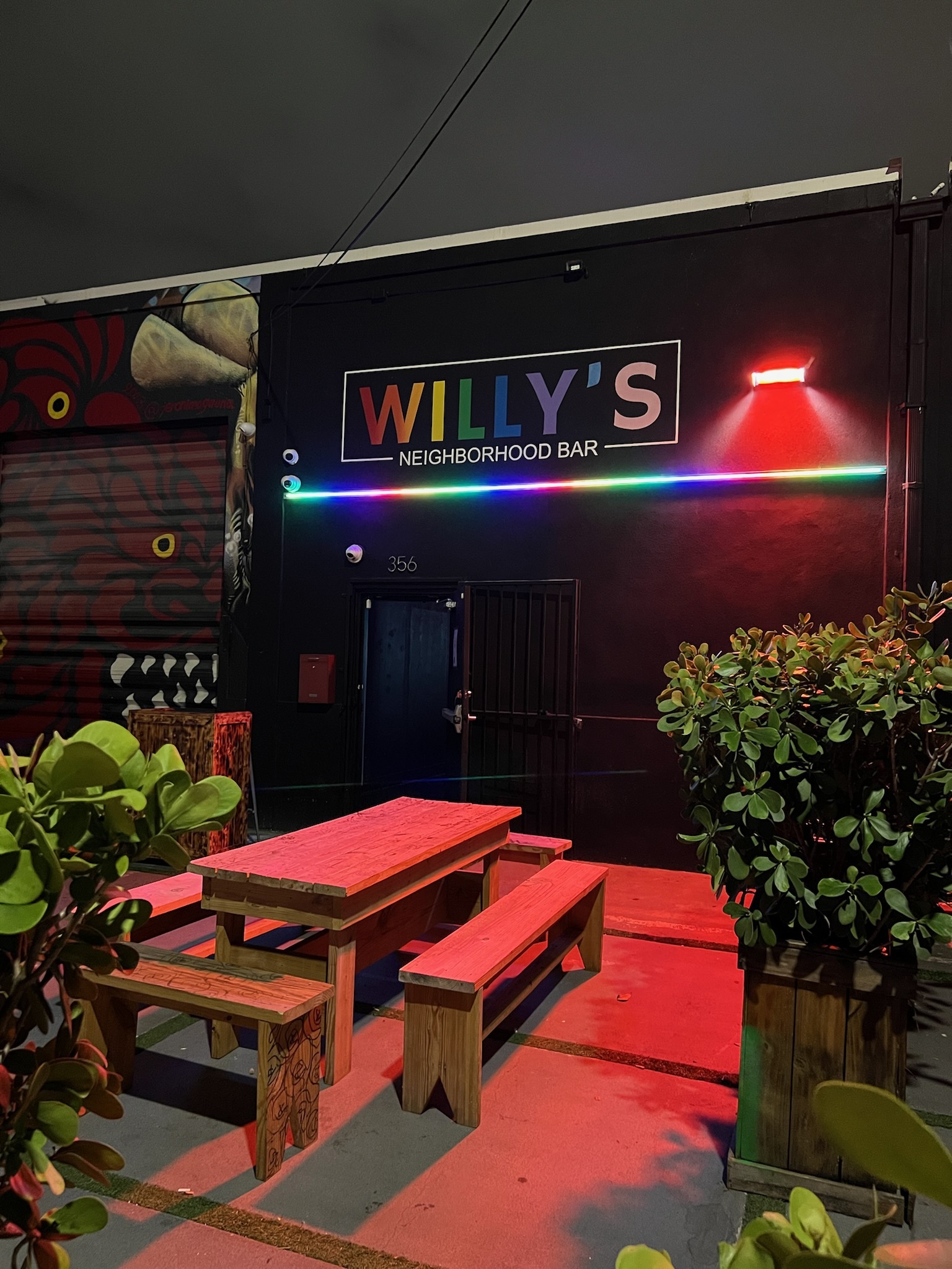 Willy's Neighborhood Bar