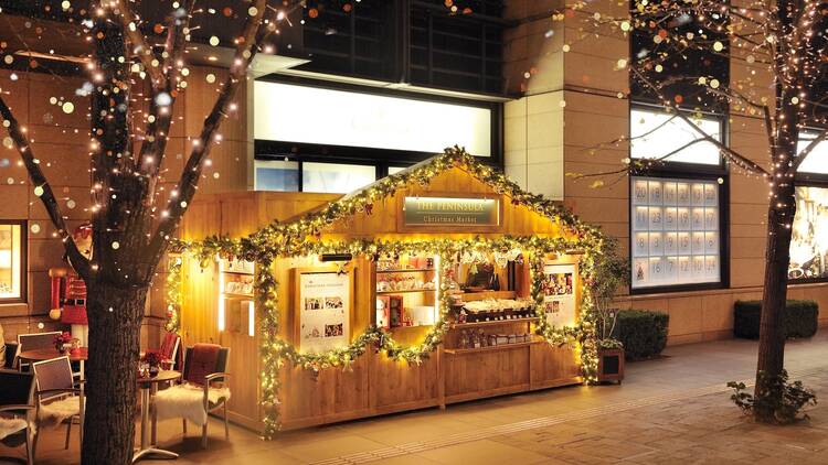 Shop for gifts at the charming Christmas market at Naka-dori Café – The Terrace