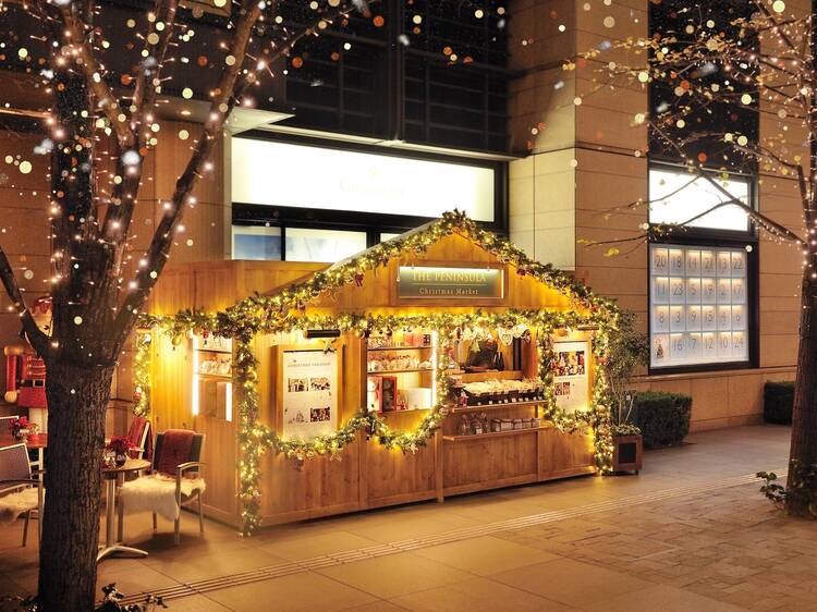 Shop for gifts at the charming Christmas market at Naka-dori Café – The Terrace