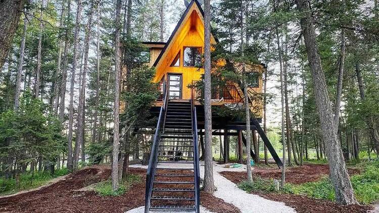 The raven’s nest treehouse at Columbia Falls, Montana