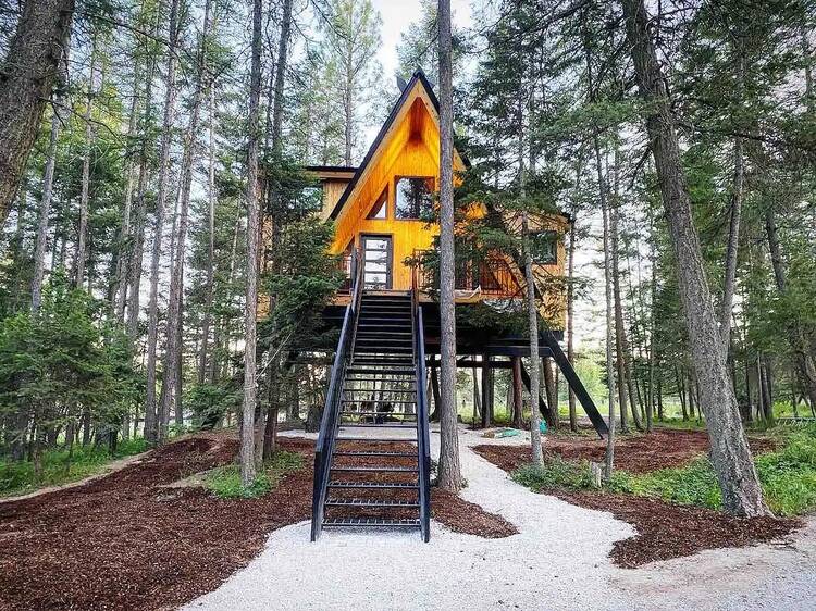 The raven’s nest treehouse at Columbia Falls, Montana