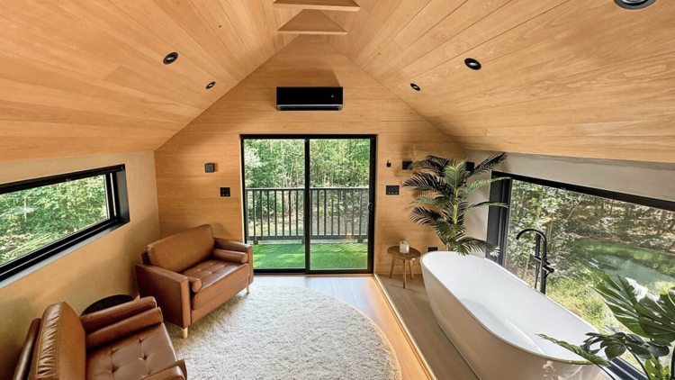 The luxe chalet with the sauna in Davenport