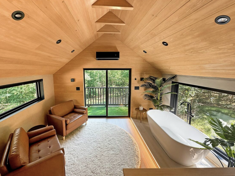 The luxe chalet with the sauna in Davenport