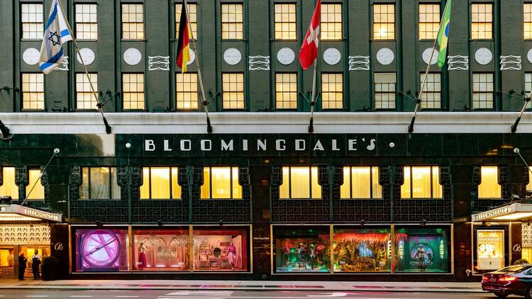 Bloomingdale's Wicked-themed Holiday Windows in 2024